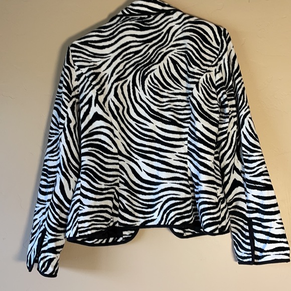 MAGGY LONDON Collared Zip Up Jacket in Size 8. - Picture 4 of 5